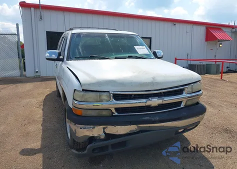 2001 Chevrolet Tahoe C1500 z USA, uszkodzony, nr VIN 1GNEC13T81R110940